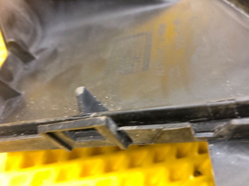 Жабо правая часть Mercedes-Benz E-Class 15.04.1998 W210