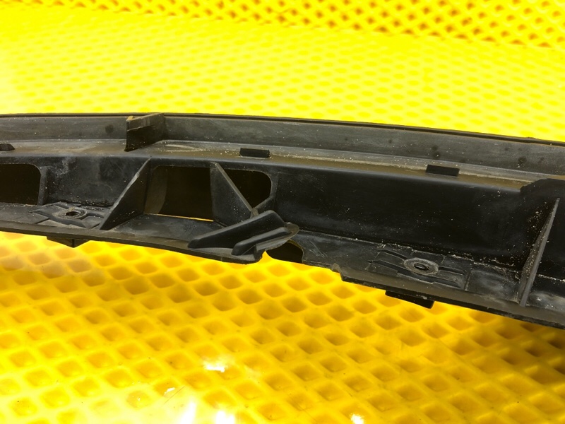 Жабо левая часть Mercedes-Benz E-Class 15.04.1998 W210