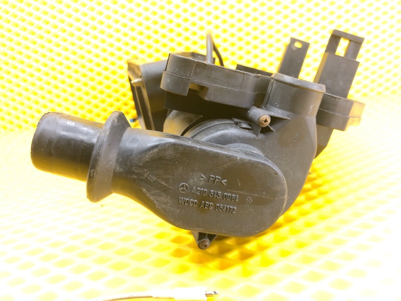 Корпус блока предохранителей Mercedes-Benz E-Class 15.04.1998 W210