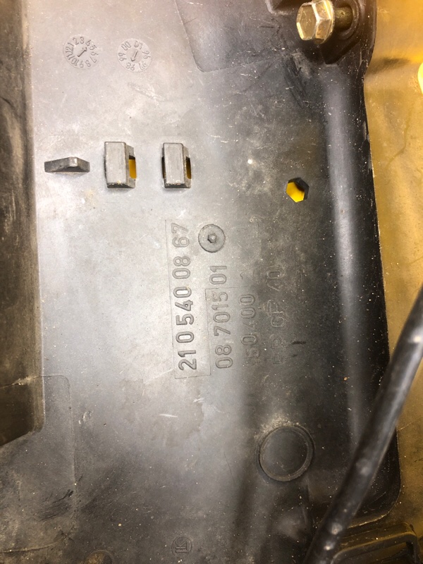 Корпус блока предохранителей Mercedes-Benz E-Class 15.04.1998 W210