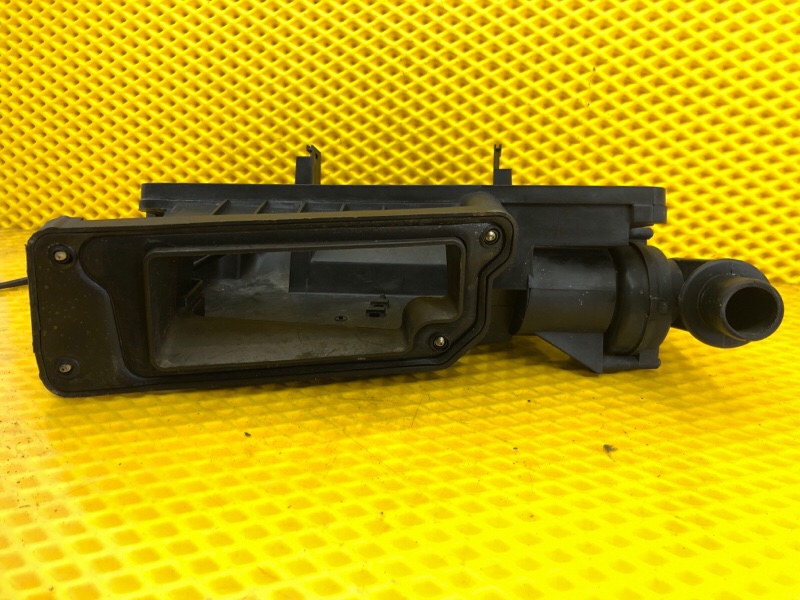 Корпус блока предохранителей Mercedes-Benz E-Class 15.04.1998 W210