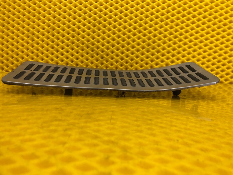 Подставка под ногу Volkswagen Phaeton 2005 3D2