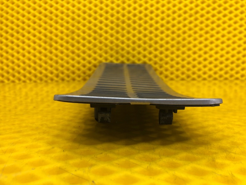 Подставка под ногу Volkswagen Phaeton 2005 3D2