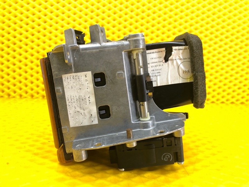 Дефлектор торпеды левый Volkswagen Phaeton 2005 3D2