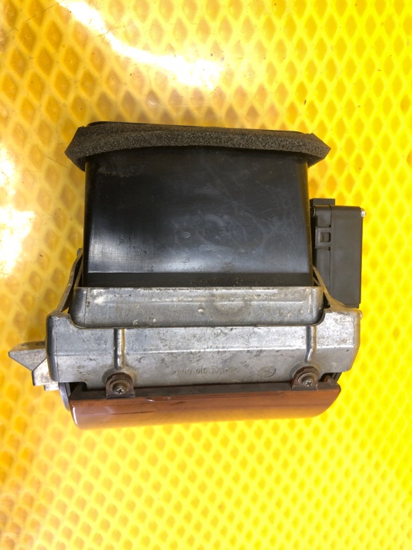 Дефлектор торпеды правый Volkswagen Phaeton 2005 3D2