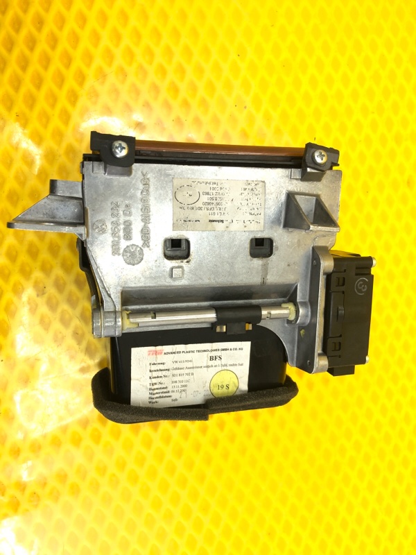 Дефлектор торпеды правый Volkswagen Phaeton 2005 3D2