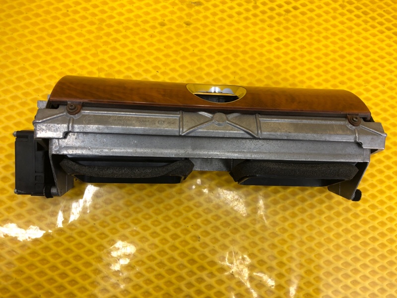 Воздуховод центральный (дефлектор) Volkswagen Phaeton 2005 3D2