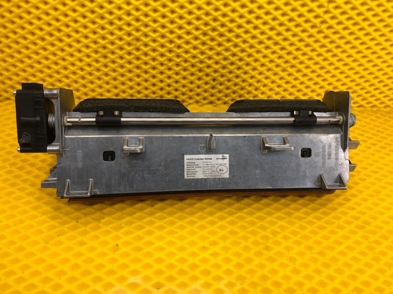 Воздуховод центральный (дефлектор) Volkswagen Phaeton 2005 3D2