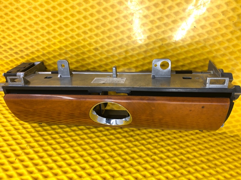 Воздуховод центральный (дефлектор) Volkswagen Phaeton 2005 3D2