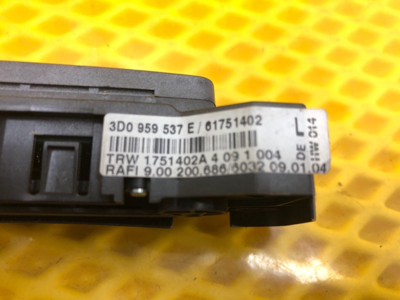 Кнопки руля слева Volkswagen Phaeton 2005 3D2