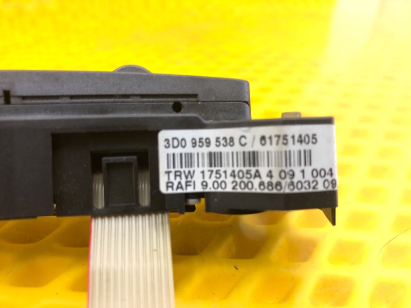 Кнопки руля справа Volkswagen Phaeton 2005 3D2