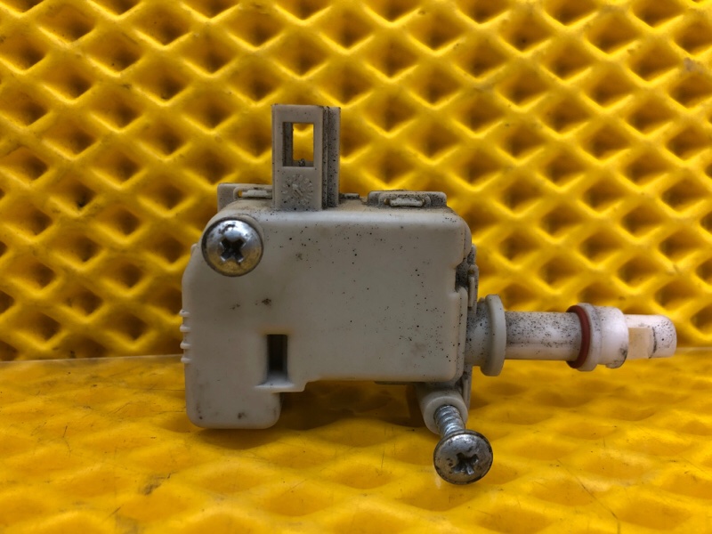 Активатор лючка бензобака Volkswagen Phaeton 2005 3D2