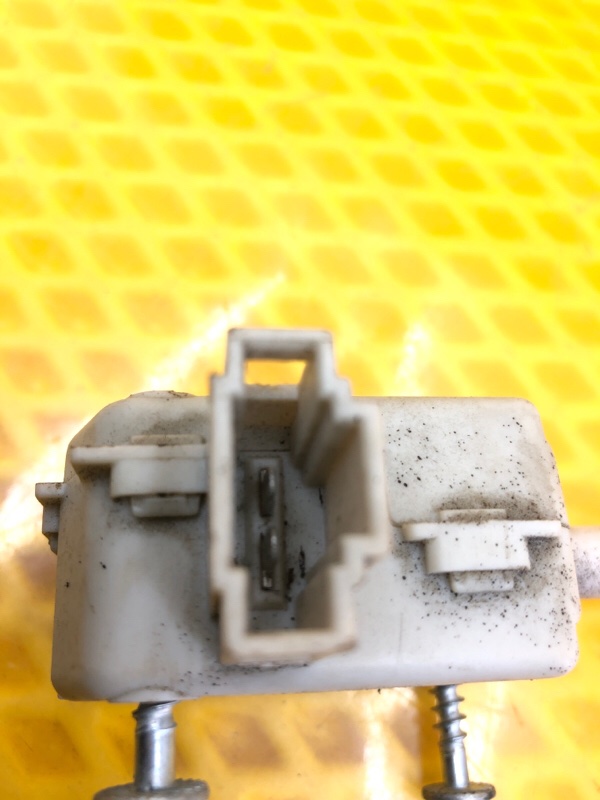 Активатор лючка бензобака Volkswagen Phaeton 2005 3D2