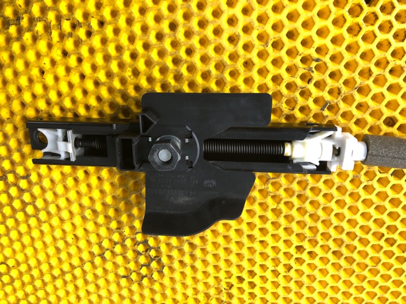 Механизм регулировки ремня безопасности Volkswagen Phaeton 2005 3D2