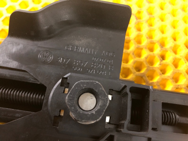 Механизм регулировки ремня безопасности Volkswagen Phaeton 2005 3D2