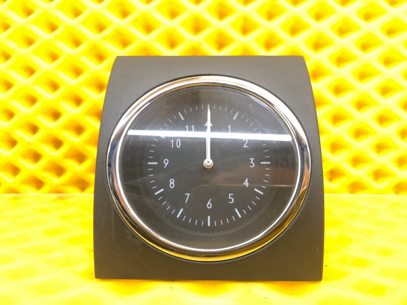 Часы Volkswagen Phaeton 2005 3D2