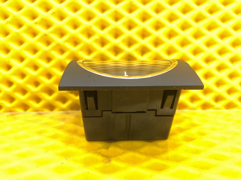 Часы Volkswagen Phaeton 2005 3D2