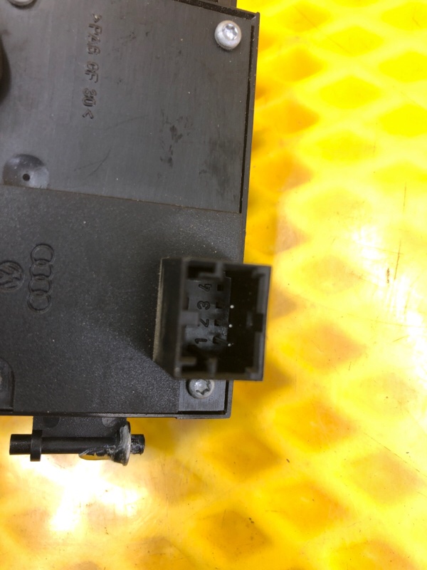 Кнопка регулировки положения руля Volkswagen Phaeton 2005 3D2