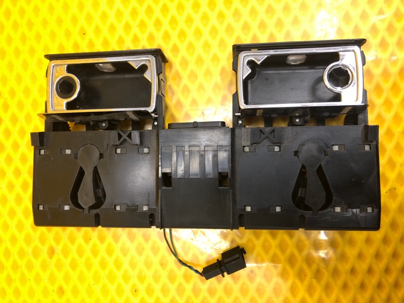 Пепельница Volkswagen Phaeton 2005 3D2