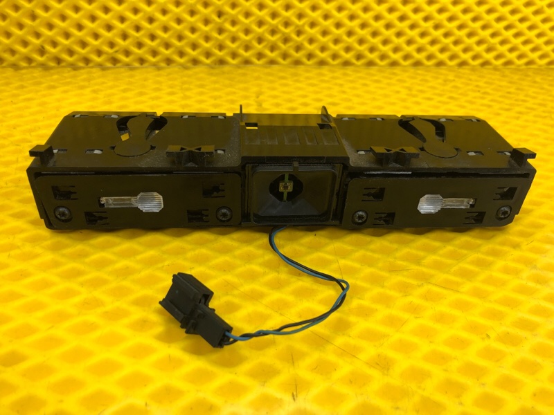 Пепельница Volkswagen Phaeton 2005 3D2