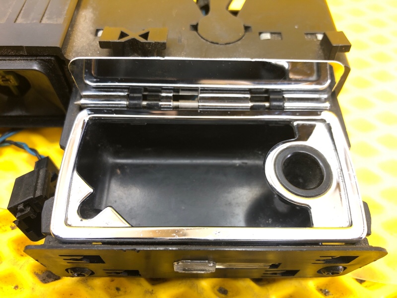 Пепельница Volkswagen Phaeton 2005 3D2