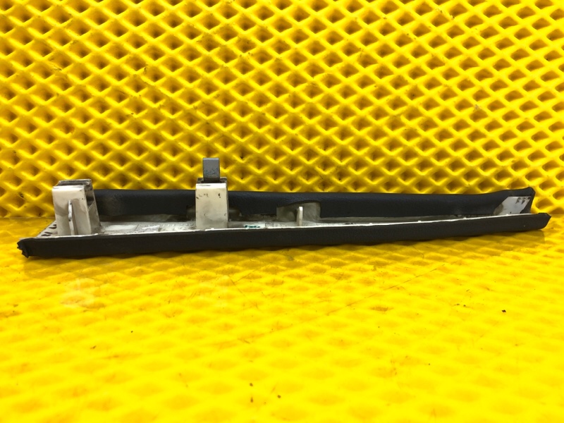 Обшивка стойки Volkswagen Phaeton 2005 3D2