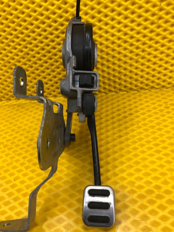 Педаль стояночного тормоза Volkswagen Phaeton 2005 3D2