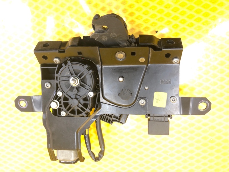 Замок крышки багажника Volkswagen Phaeton 2005 3D2