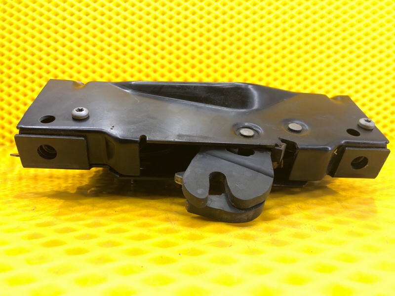 Замок крышки багажника Volkswagen Phaeton 2005 3D2