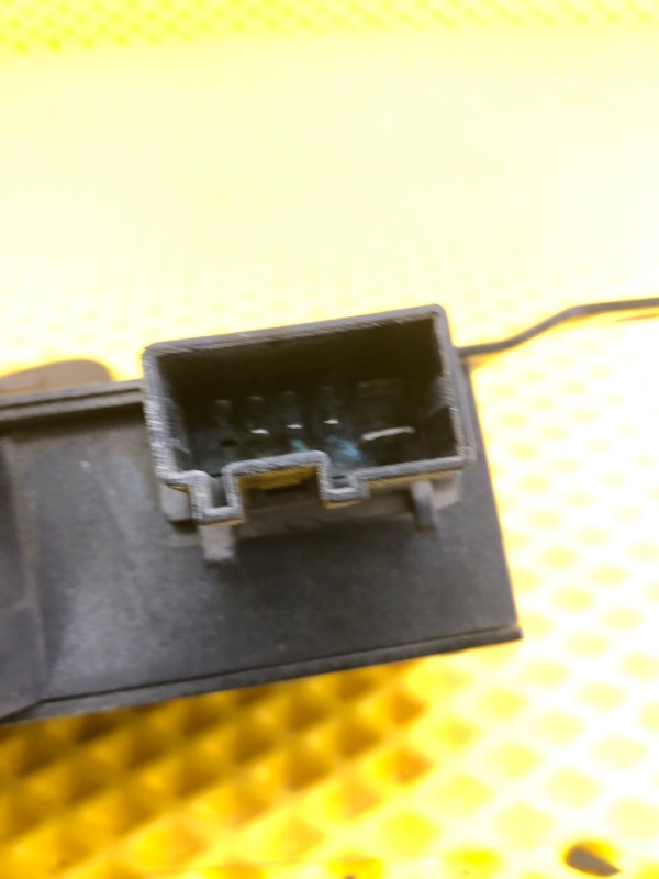 Замок крышки багажника Volkswagen Phaeton 2005 3D2