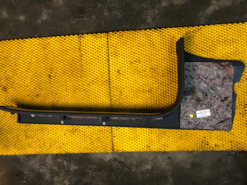 Накладка порога внутренняя правая Volkswagen Phaeton 2005 3D2