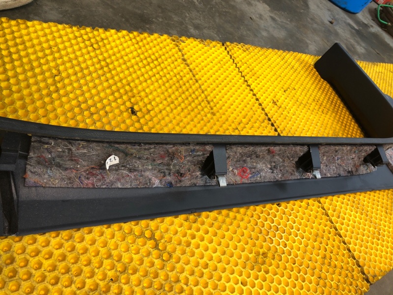 Накладка порога внутренняя правая Volkswagen Phaeton 2005 3D2