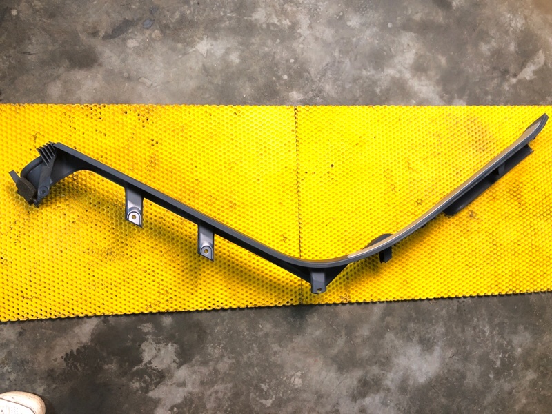 Накладка порога внутренняя правая Volkswagen Phaeton 2005 3D2