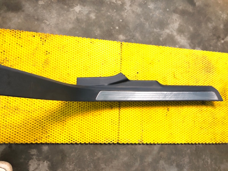 Накладка порога внутренняя правая Volkswagen Phaeton 2005 3D2