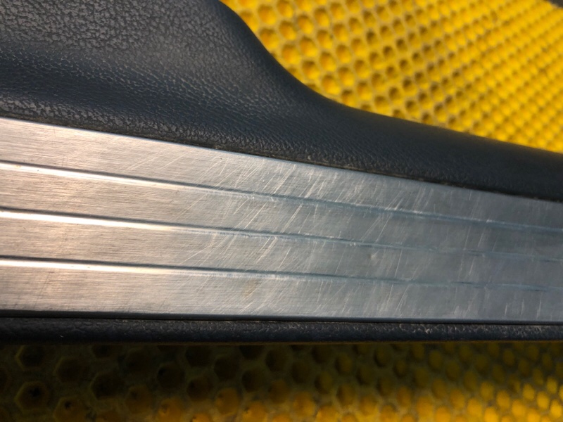 Накладка порога внутренняя правая Volkswagen Phaeton 2005 3D2