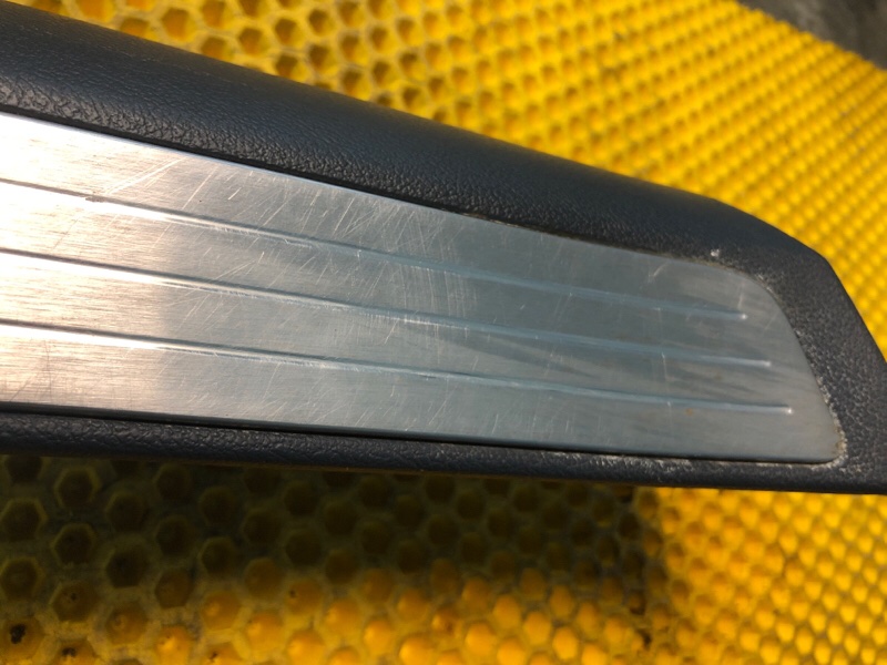 Накладка порога внутренняя правая Volkswagen Phaeton 2005 3D2