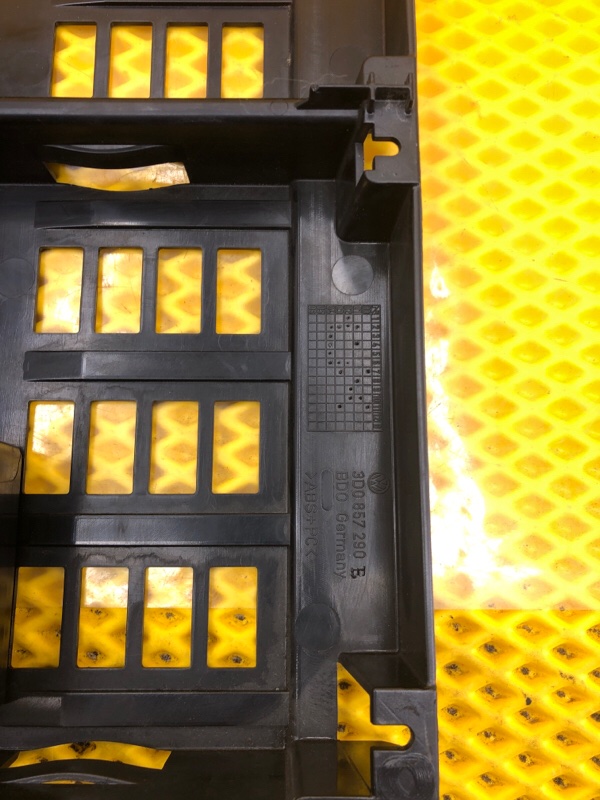 Кронштейн Volkswagen Phaeton 2005 3D2