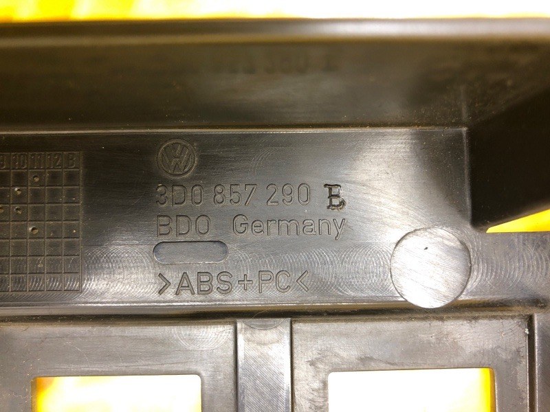 Кронштейн Volkswagen Phaeton 2005 3D2