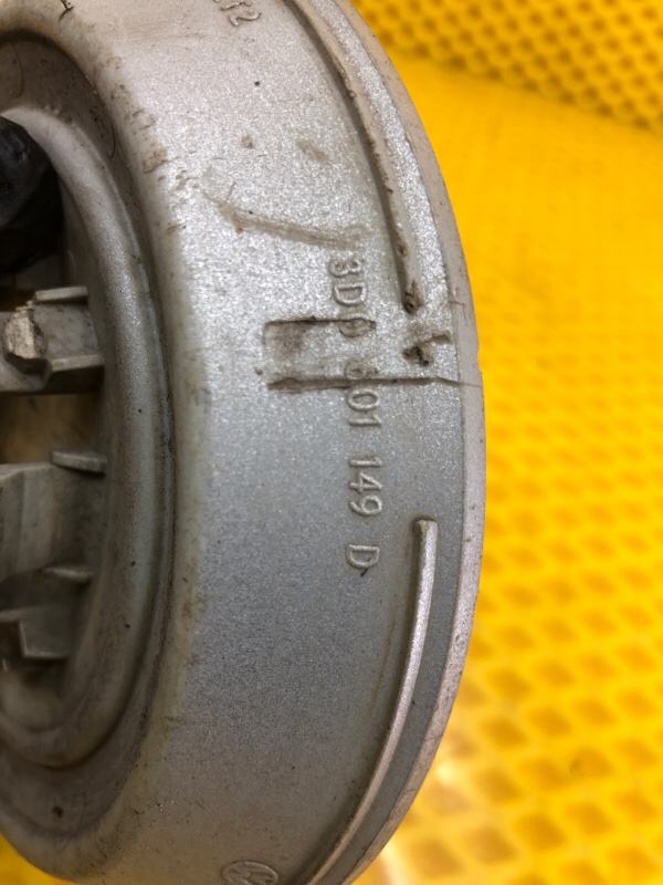 Колпачок ступицы Volkswagen Phaeton 2005 3D2