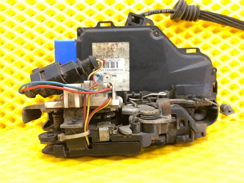 Замок двери передней левой Volkswagen Phaeton 2005 3D2