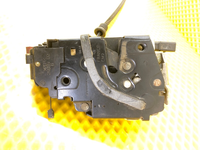 Замок двери передней левой Volkswagen Phaeton 2005 3D2