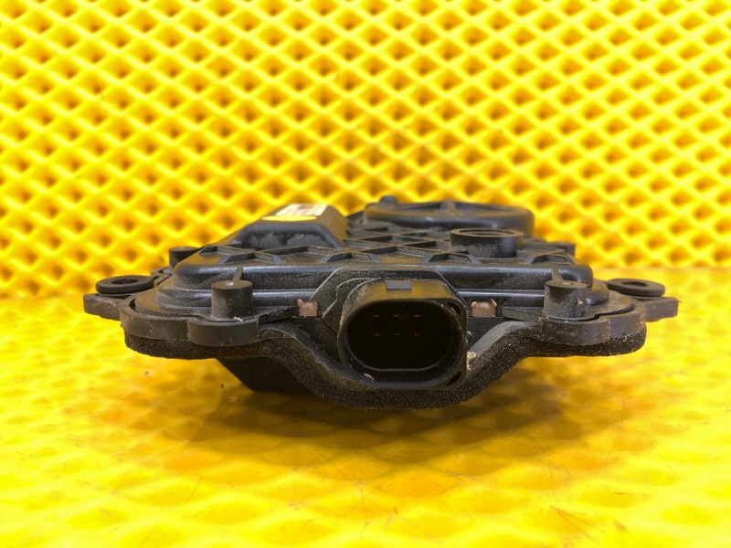 Доводчик двери Volkswagen Phaeton 2005 3D2