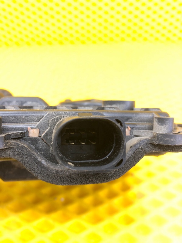 Доводчик двери Volkswagen Phaeton 2005 3D2