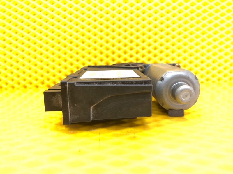 Моторчик стеклоподъемника задней правой двери Volkswagen Phaeton 2005 3D2