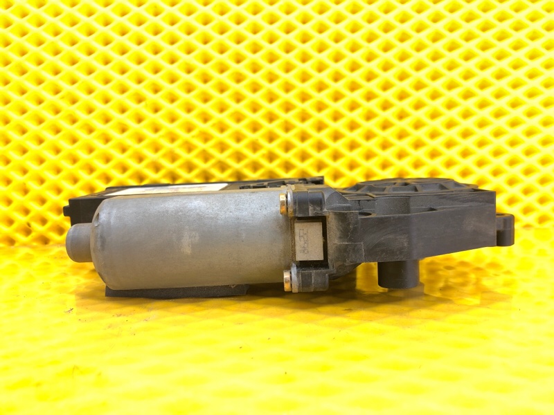 Моторчик стеклоподъемника задней правой двери Volkswagen Phaeton 2005 3D2