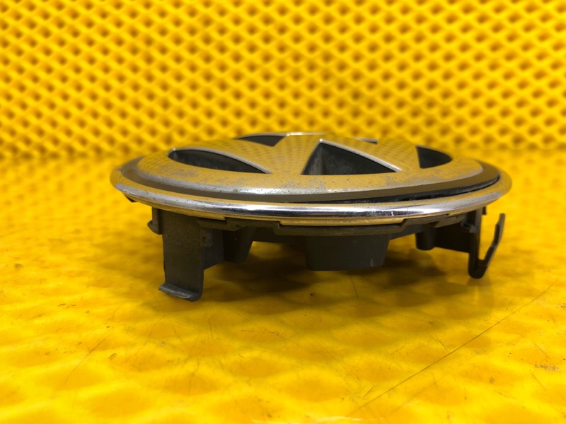 Эмблема Volkswagen Phaeton 2005 3D2