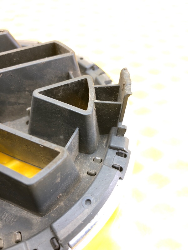 Эмблема Volkswagen Phaeton 2005 3D2