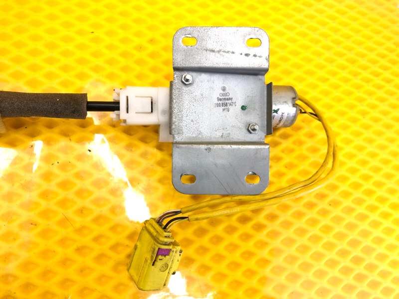 Механизм регулировки ремня безопасности Volkswagen Phaeton 2005 3D2