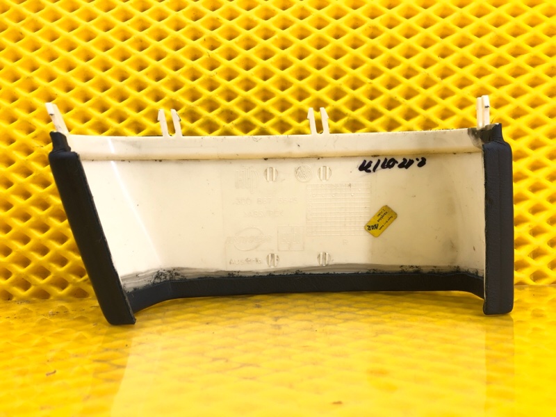 Обшивка центральной стойки правая Volkswagen Phaeton 2005 3D2