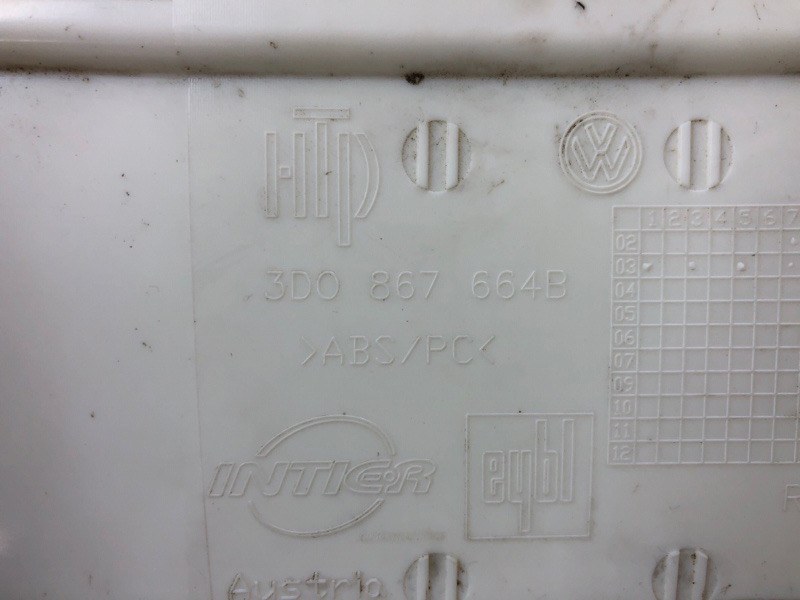 Обшивка центральной стойки правая Volkswagen Phaeton 2005 3D2